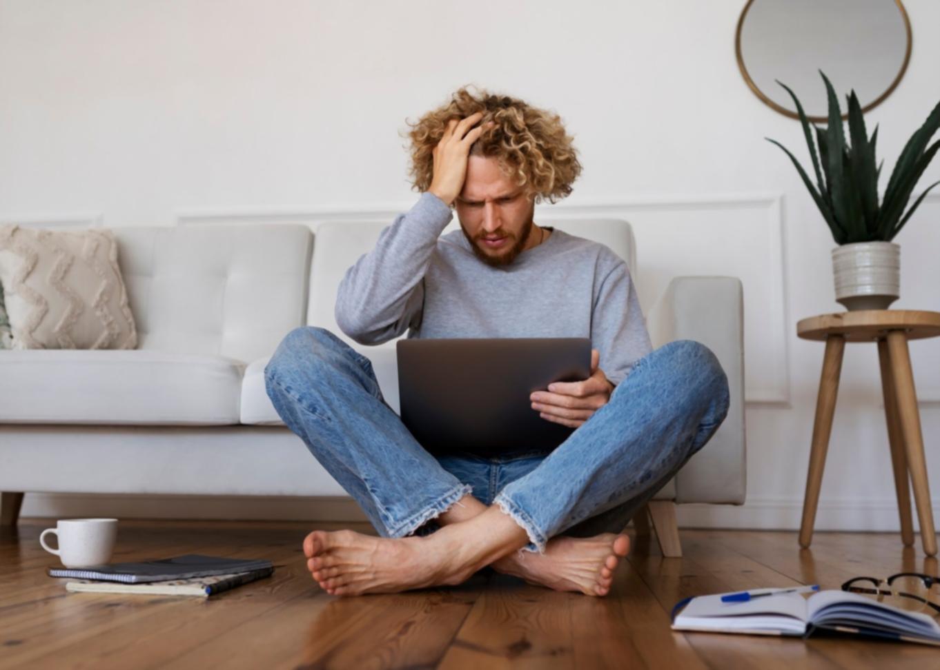 Moderne Büroumgebung mit Fokus auf Zusammenarbeit